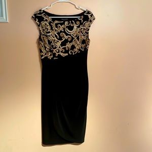 Elegant dress, special to wear day or night.